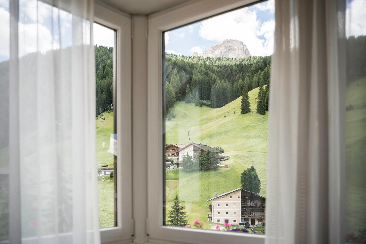 Hotel Aaritz Selva di Val Gardena Bagian luar foto